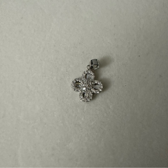 925 Sterling Silver flower Pendant - Picture 4 of 9